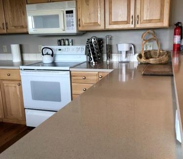 Cameron House | Scenic Vacation Cabin with 360° Mountain Views near Yellowstone National Park in Madison River Valley, Montana