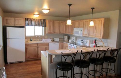 Cameron House | Scenic Vacation Cabin with 360° Mountain Views near Yellowstone National Park in Madison River Valley, Montana