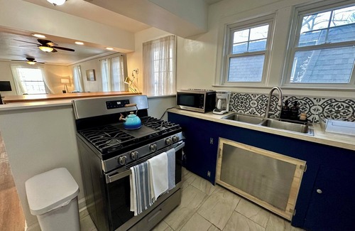 Ecorse Apartment | Scenic Waterfront Unit With Free Parking For Boats And Vehicles.