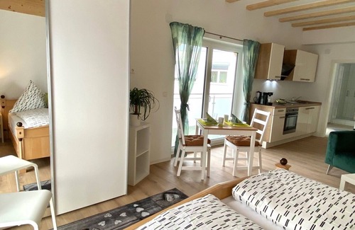Engelsbrand Resort | Schönes helles Studio-Appartement mit großem Balkon