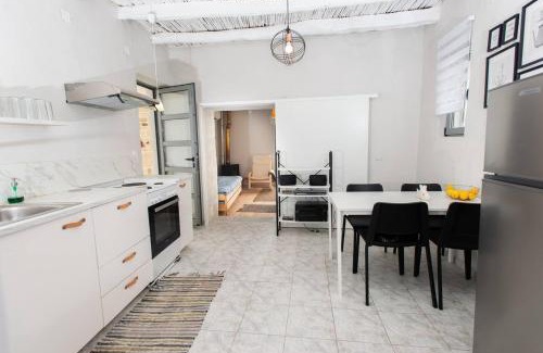 Kouses House | Schefflera Apartment, With Mountain View
