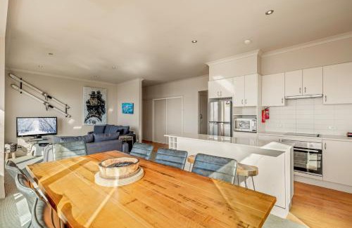 Hotham Heights Apartment | Schnapps Penthouse Ski Apt with Undercover Parking
