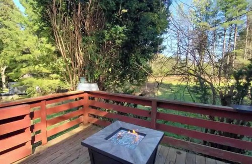 Bloomington Cottage | School house cottagen