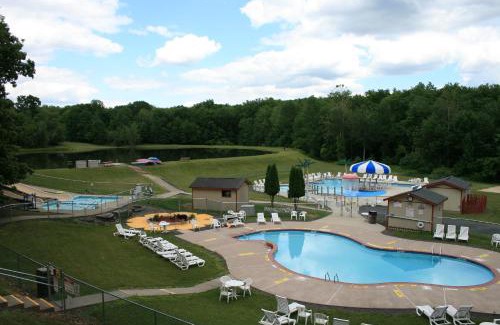 Henryville Resort | Scotrun Camping Resort Deluxe Park Model 4