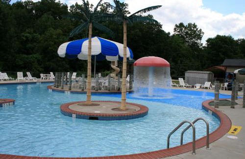Henryville Resort | Scotrun Camping Resort Deluxe Park Model 4