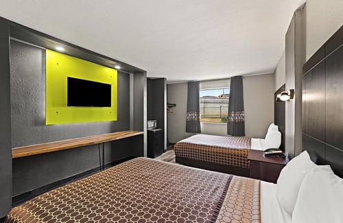 Windsor Park Hotel | Scottish Inns Austin Downtown