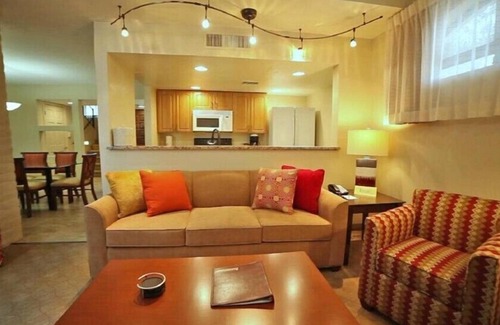 Arcadia Condo | Scottsdale Camelback Resort Classic 3BR Condo with Mini Golf