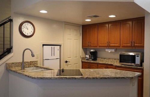 Arcadia Apartment | Scottsdale Camelback Resort Stylish Studio with Hot Tub