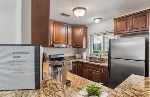 South Scottsdale Condo | Scottsdale Camelback 169 – Walk to Fashion Square & Old Town!