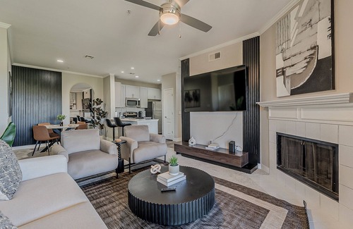 North Scottsdale Apartment | Scottsdale Getaway 2BR/2BA Pool Gym Free Parking