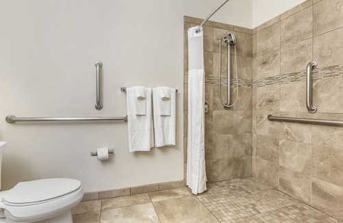 Scottsdale Links Resort | Scottsdale Links Resort - 2 BEDROOM 1 KING 1 QUEEN SUITE WITH ROLL-IN SHOWER