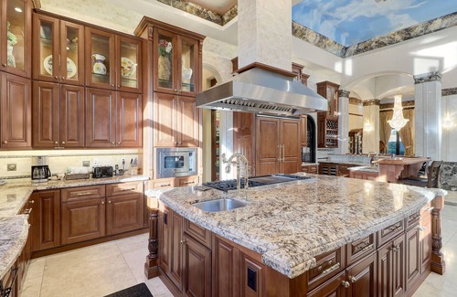 Central Scottsdale House | Scottsdale Luxe Villa with Tennis, Pools & Desert Mountain Views