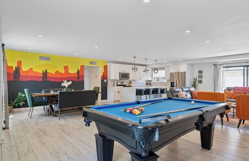 South Scottsdale House | Scottsdale Sunstone Villa, Modern 6BR w/Private Pool & Spa, Walk to Old Town