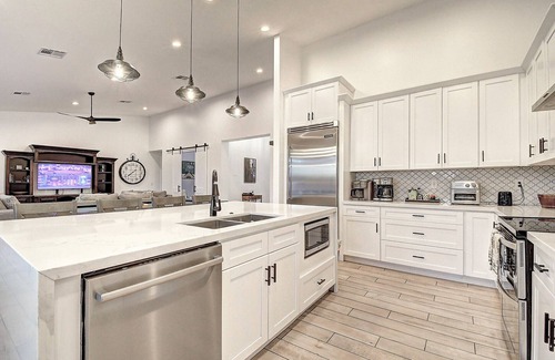 Paradise Valley Village House | ScottsdaleStays-9BR/6BA 2022 Luxury Estate – Pool, Spa, Sport Courts, Sleeps 20+
