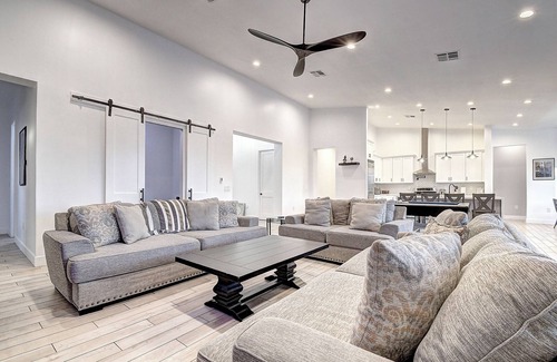 Paradise Valley Village House | ScottsdaleStays-9BR/6BA 2022 Luxury Estate – Pool, Spa, Sport Courts, Sleeps 20+