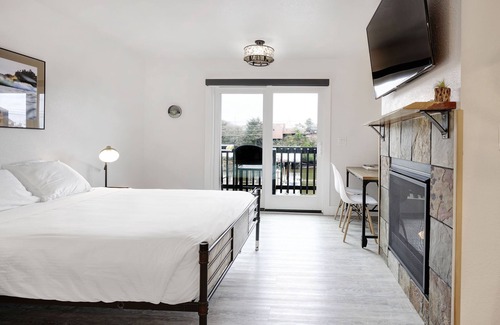 Depoe Bay Hotel | SCP Depoe Bay