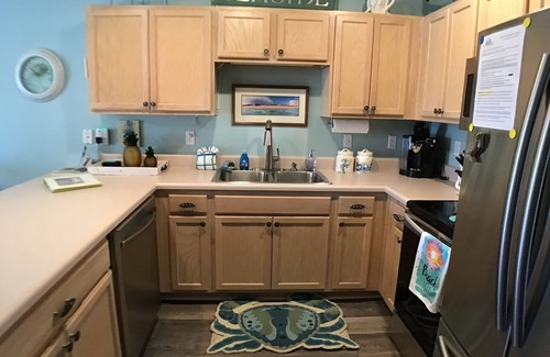 Port St. Joe House | Screened porch, well stocked, short ez walk to sand!Beach chairs & cart included