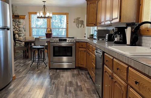 Island Park Cabin | Scruffy Bear Lodge-Bills Island-32mi Yellowstone-Lake Access+Game Room+Fire Pit!