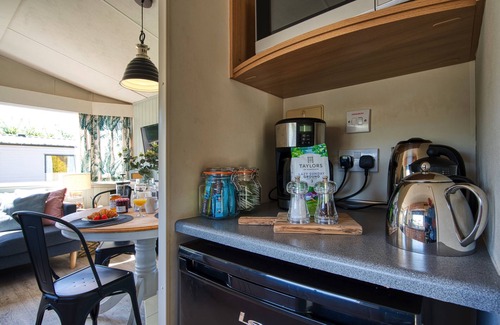 Hartland House | Scrumpy Duck, with private garden, sleeps 6 in coastal village