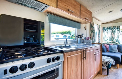 Hartland House | Scrumpy Duck, with private garden, sleeps 6 in coastal village