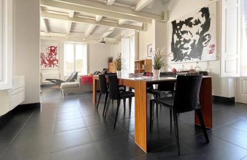 Old Town Apartment | SCS Modern luxury penthouse URG