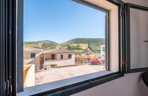 Franculacciu Apartment | [SEA 10MIN] Modern house with pool in the hills