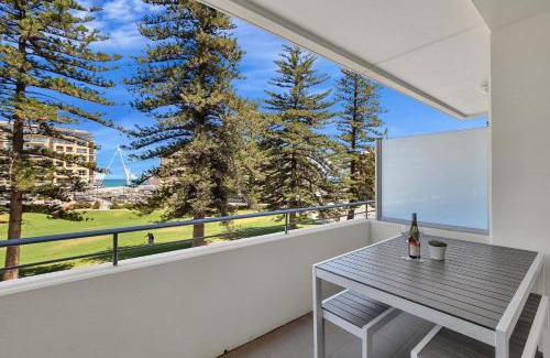 Glenelg Apartment | Sea and Park Deluxe Glenelg
