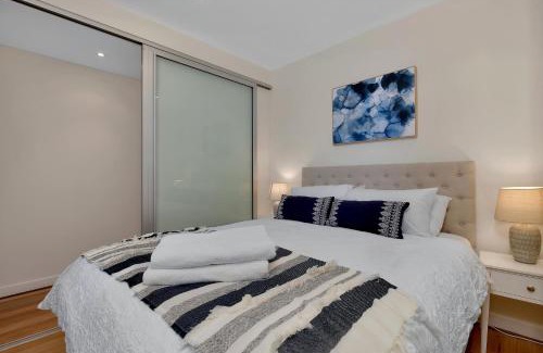Glenelg Apartment | Sea and Park Deluxe Glenelg