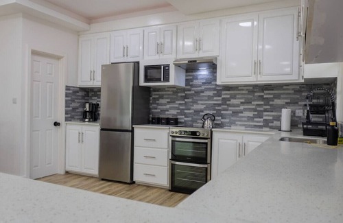 Castle Comfort Apartment | Sea and Summit Suite #1