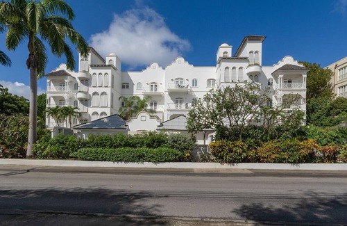Old Trees Bay Apartment | Sea Breeze, 204 Old Trees, Paynes Bay, Barbados 3 Bed Luxury Beach Apartment