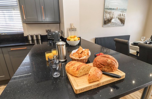 Prestatyn House | SEA BREEZE COTTAGE, family friendly, with a garden in Prestatyn