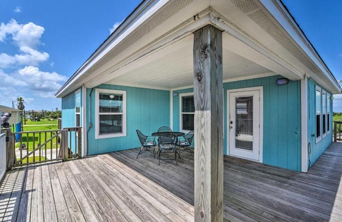 Crystal Beach House | Sea Breeze Crystal Beach Home - Walk to Beach!