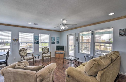 Crystal Beach House | Sea Breeze Crystal Beach Home - Walk to Beach!