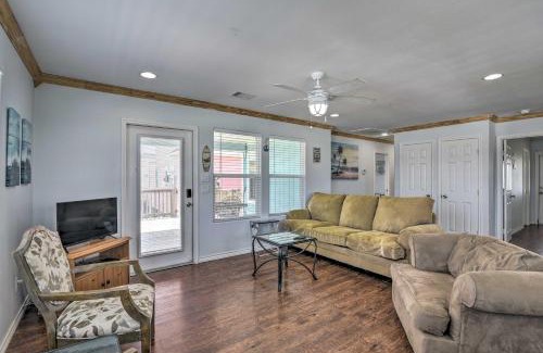 Crystal Beach House | Sea Breeze Crystal Beach Home - Walk to Beach!