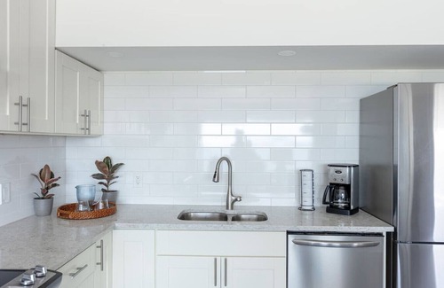 Regional District of Nanaimo Apartment | Sea Breeze: Relaxation with a View with A/C