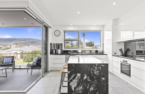 Dromana House | Sea Breeze The nperfect holiday home for 2 families, footsteps from the beach