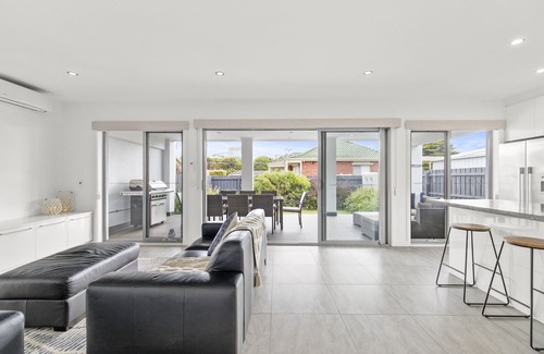 Dromana House | Sea Breeze The nperfect holiday home for 2 families, footsteps from the beach