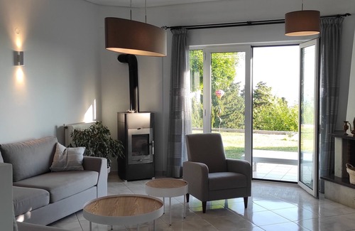 Xiro Chorio Villa | Sea Breeze Villa with stunning sea view near Rethymno town and the beach