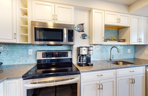 Bethany Beach Condo | Sea Colony Ocean 2nd floor condo w/elevator, gym, and free WiFi