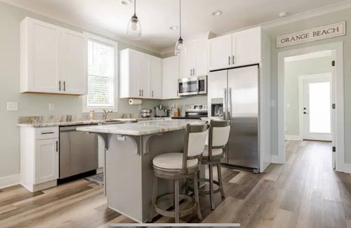Orange Beach House | Sea Colors l Steps to Deeded Beach Access l Large Community Pool l 4Beds 3.5Bath
