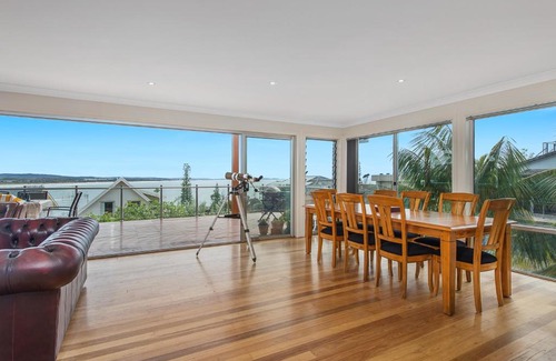 Bonny Hills House | Sea-Eagle Sanctuary - views, pool, stroll to beach