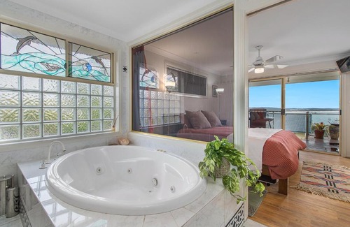 Bonny Hills House | Sea-Eagle Sanctuary - views, pool, stroll to beach