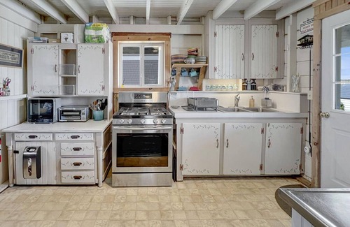 Wells Beach House | Sea Esta in Wells With 4 Bedrooms and 1 Bathrooms