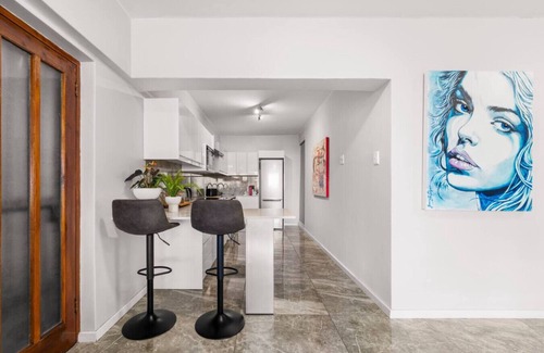 Sea Point Apartment | Sea-Facing Apartment at Adelphi Galleria, Seapoint