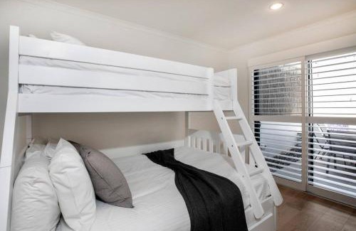 Semaphore House | SEA FOR MILES at Semaphore to relax & unwind