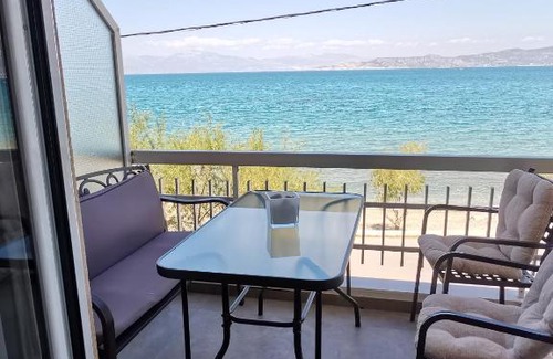 Kato Assos Apartment | Sea front suite