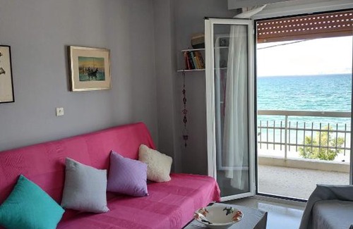 Kato Assos Apartment | Sea front suite