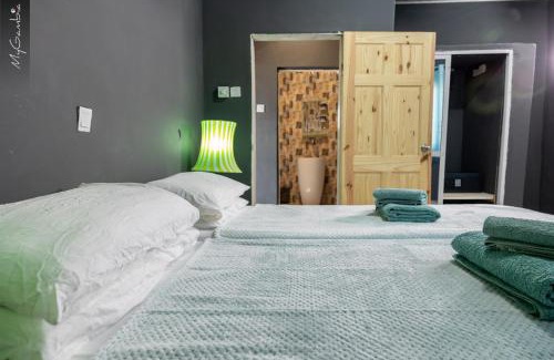 Bakau Apartment | Sea-front Suite - Sleeps 3 - Cape Point - Bakau