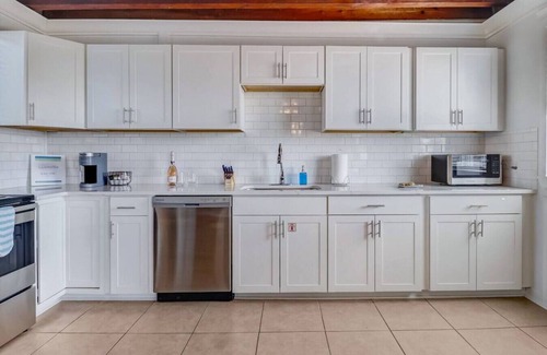 Fernandina Beach Apartment | Sea Glass Cottage #2 | Renovated | Beachfront w/Dune Views | Outdoor Courtyard