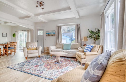 Rockaway Beach House | Sea Glass Cottage Rockaway - Meredith Lodging